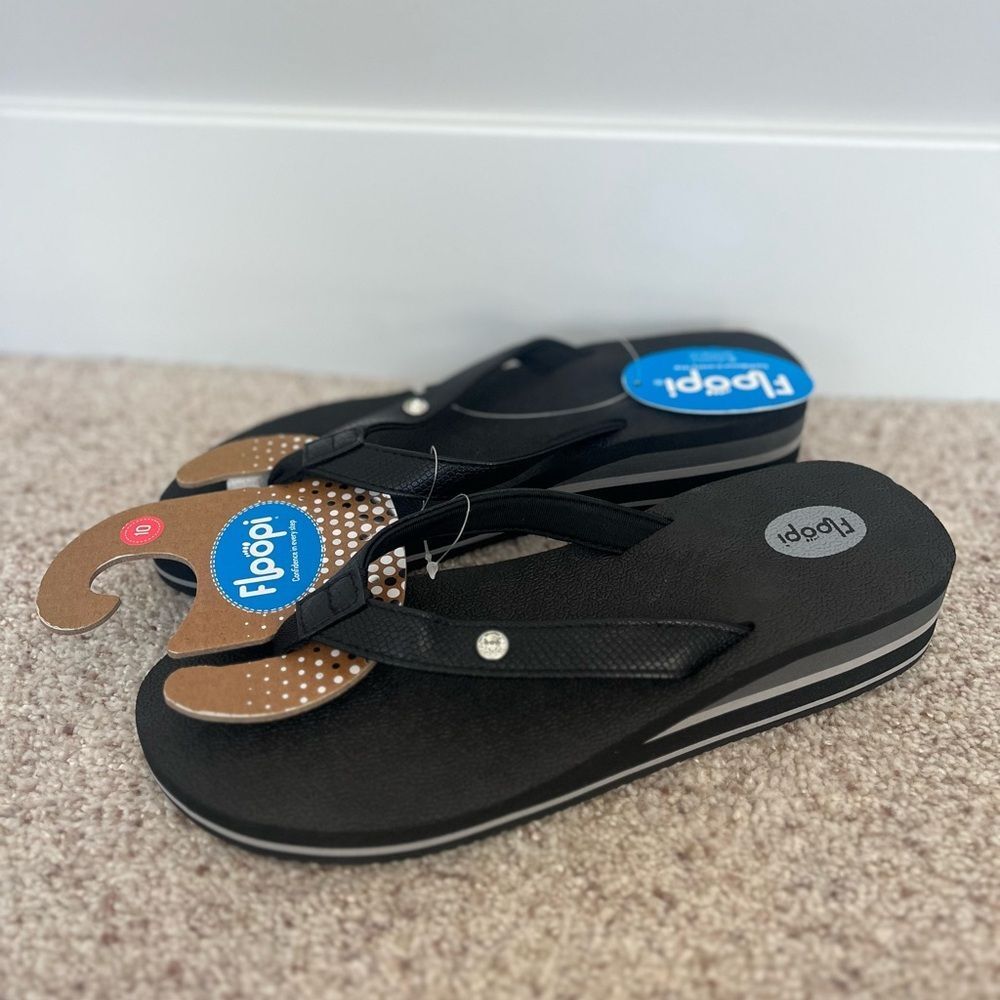 NWT Womens FLOOPI Lola Black Wedge Thong Flip Flops Size 10